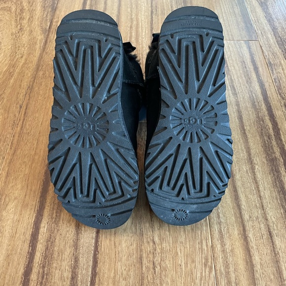 Ugg’s mini Bailey bow ll boots. Black size 7, lightly used. - Picture 4 of 4